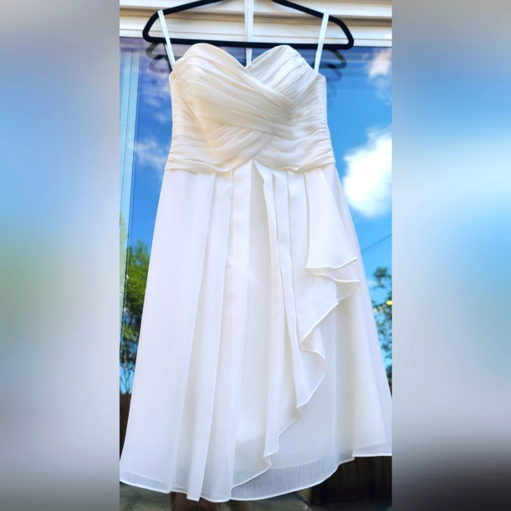 David's Bridal White Crinkle Chiffon Wedding Dress – Size 2 - Picture 9 of 17